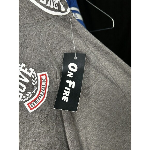 Love ON FIRE Graphic T Shirt NWT Womens Size Large - Picture 4 of 4